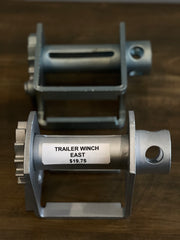 ZINC-COATED STANDARD TRAILER WINCH – COMPATIBLE WITH EAST SLIDING TRACKS