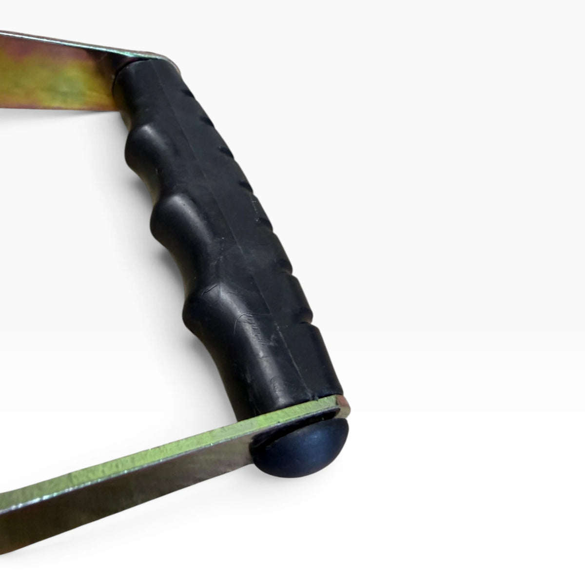 Close-up of the contoured black rubber grip moulded over the ratchet handle bar.