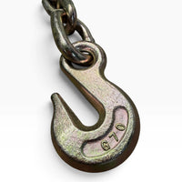 Close-up of the grab hook stamped G70, hanging from the last two chain links